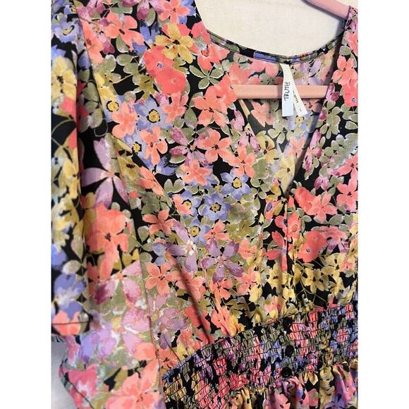 Truth NYC Floral Top Smocked Size Large - Picture 2 of 5